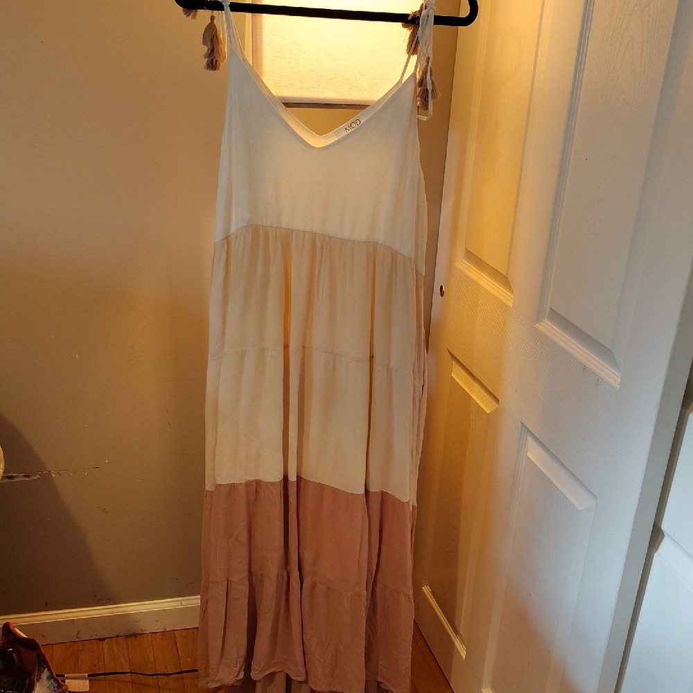 White Sleeveless V-Neck Maxi Sundress